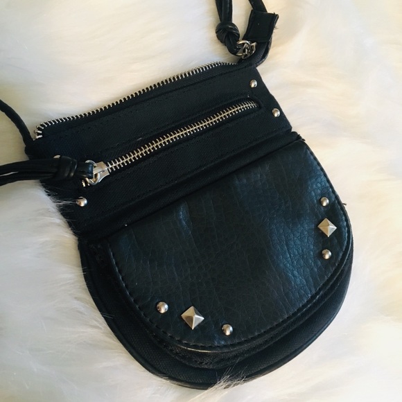 ❌SOLD❌ Small Black Crossbody - Picture 2 of 4